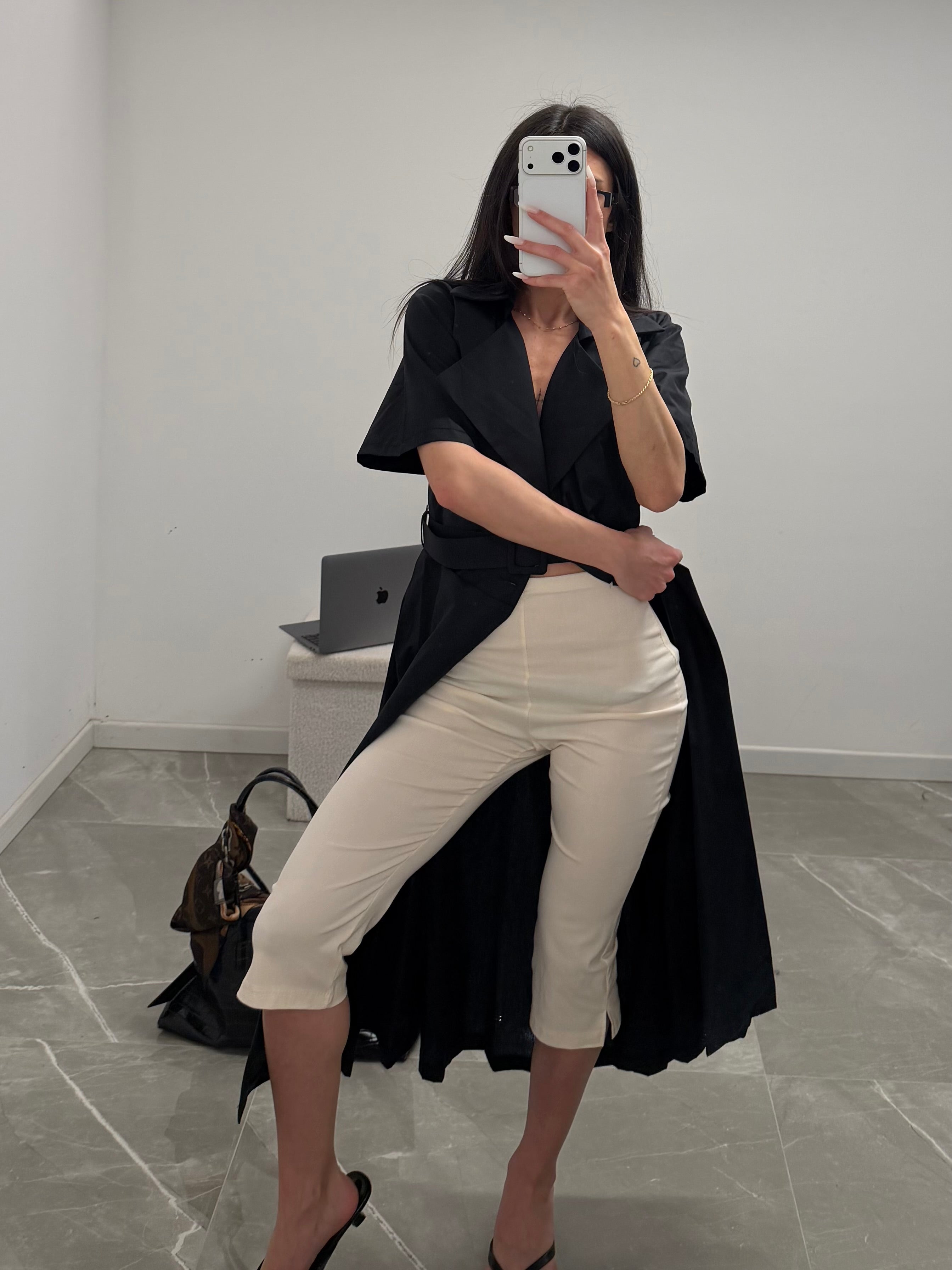 pantaloni capri