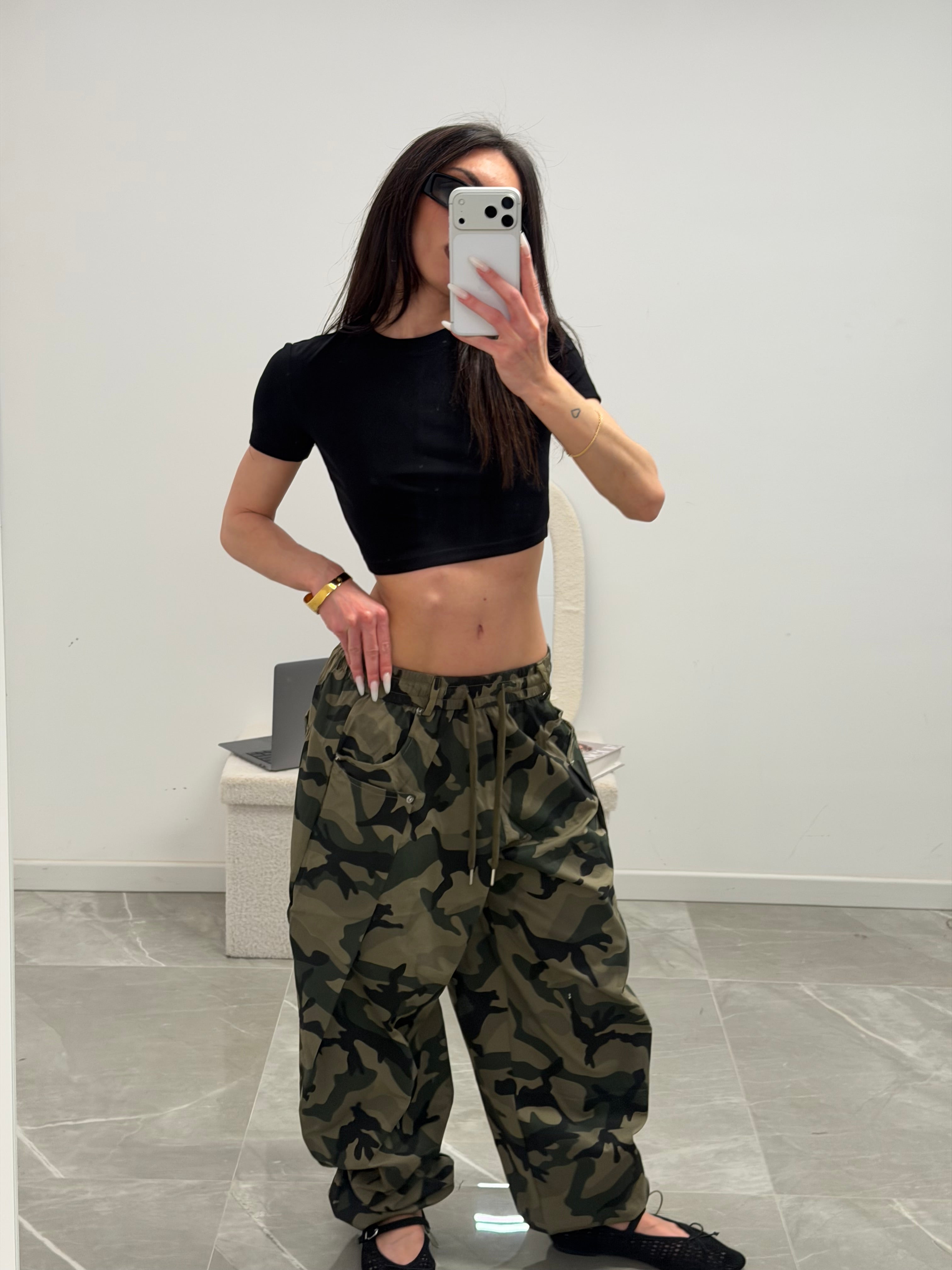 basic cropped shirt