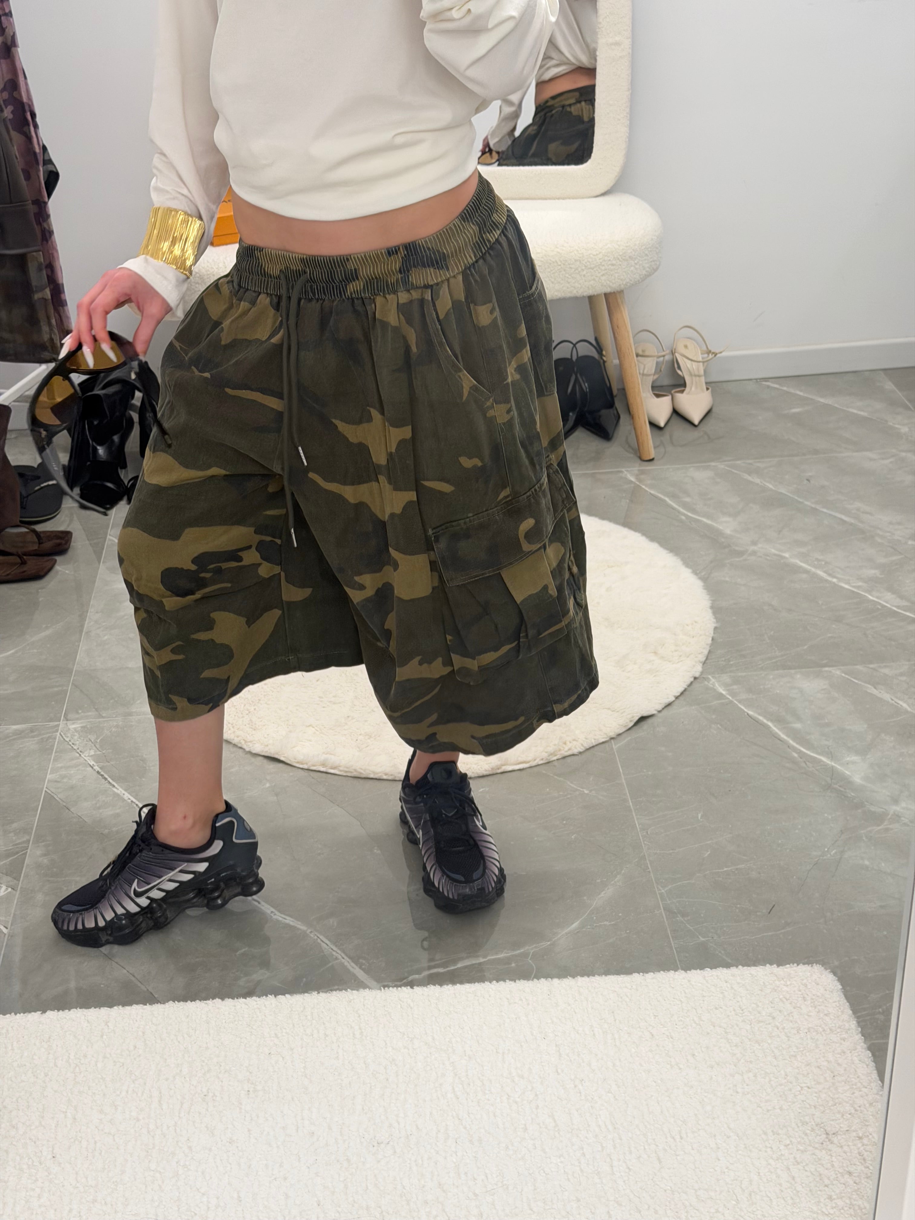 camouflage jorts in tuta