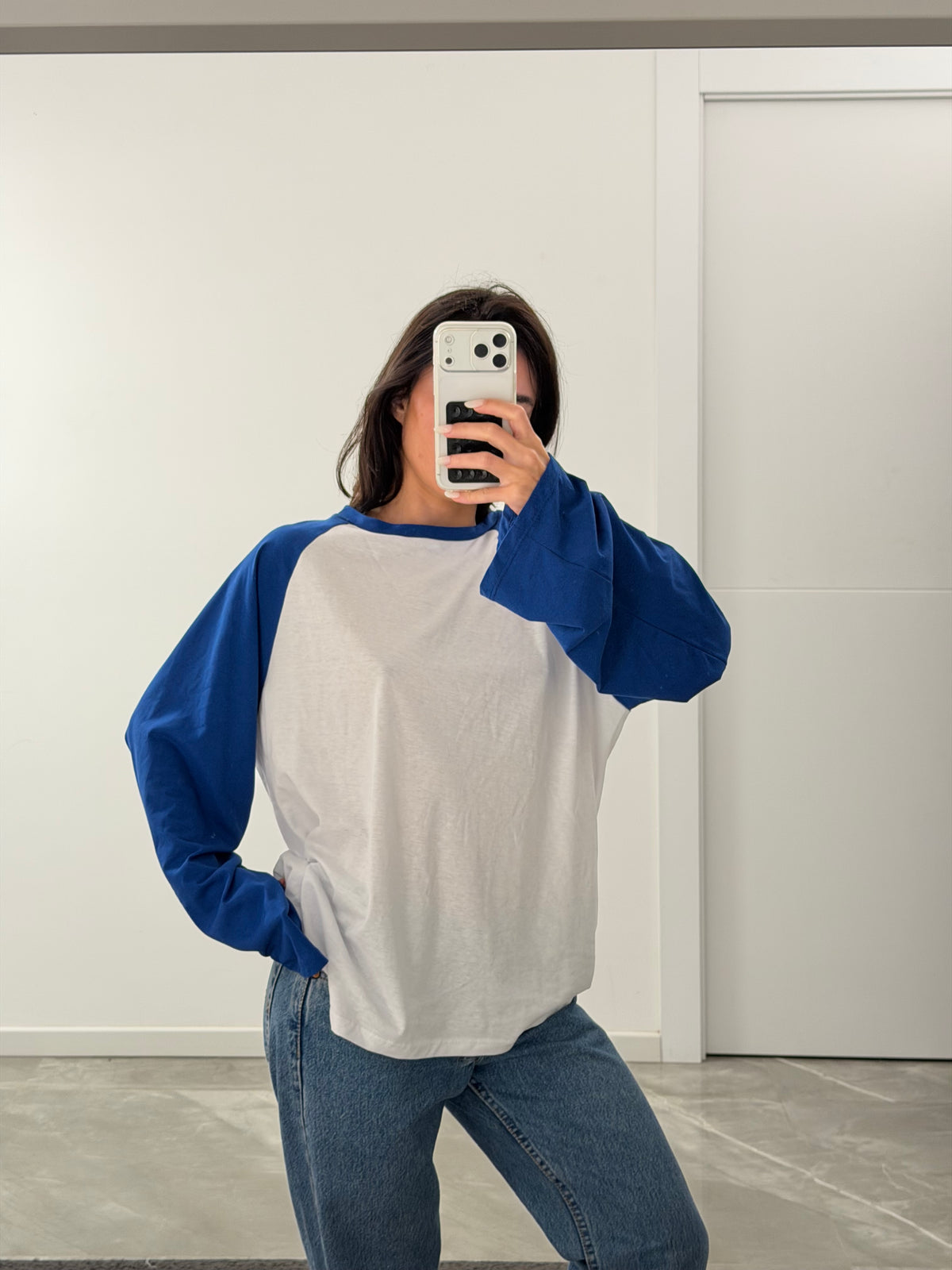 long sleeves white e blue