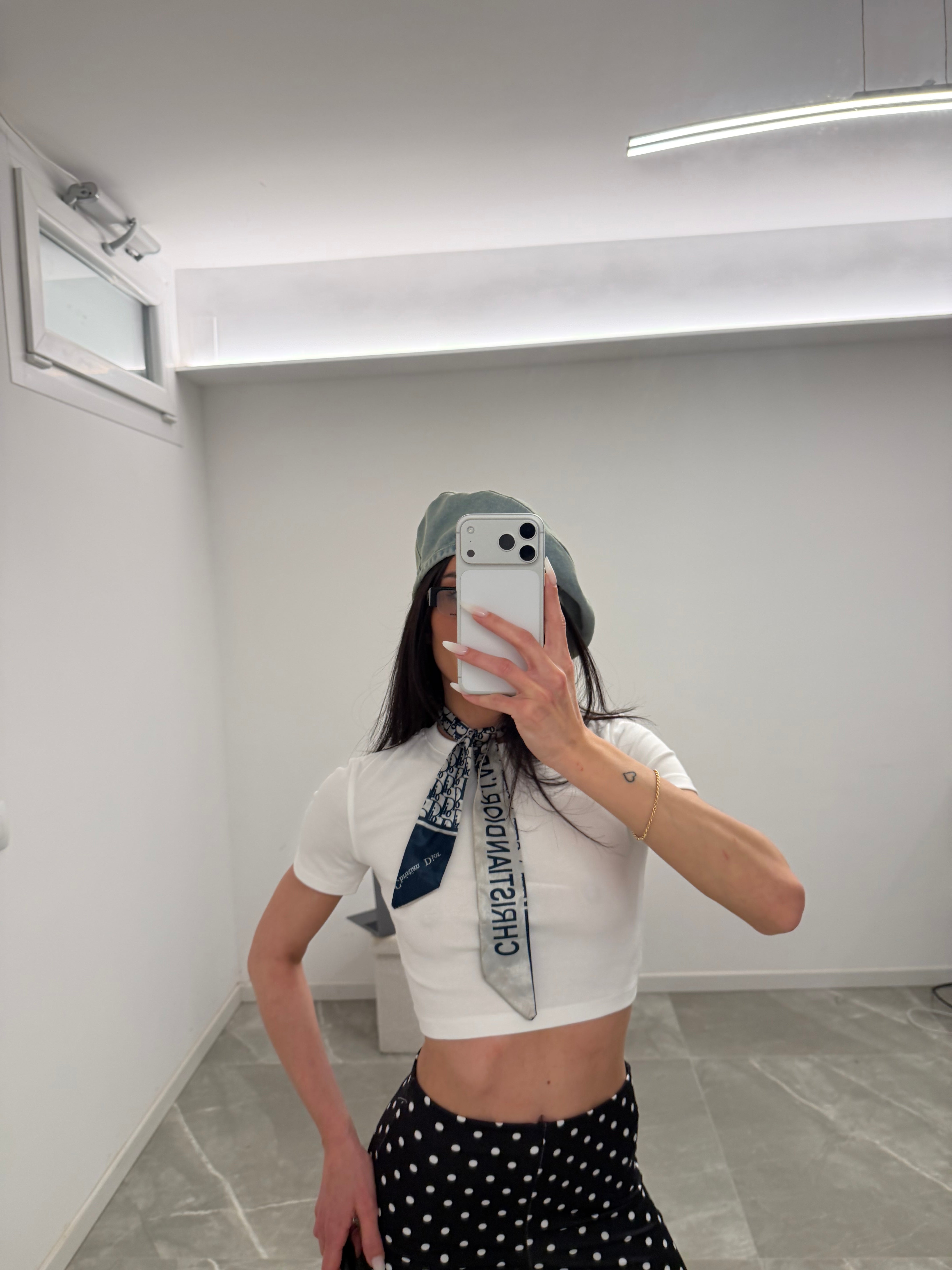 basic cropped shirt