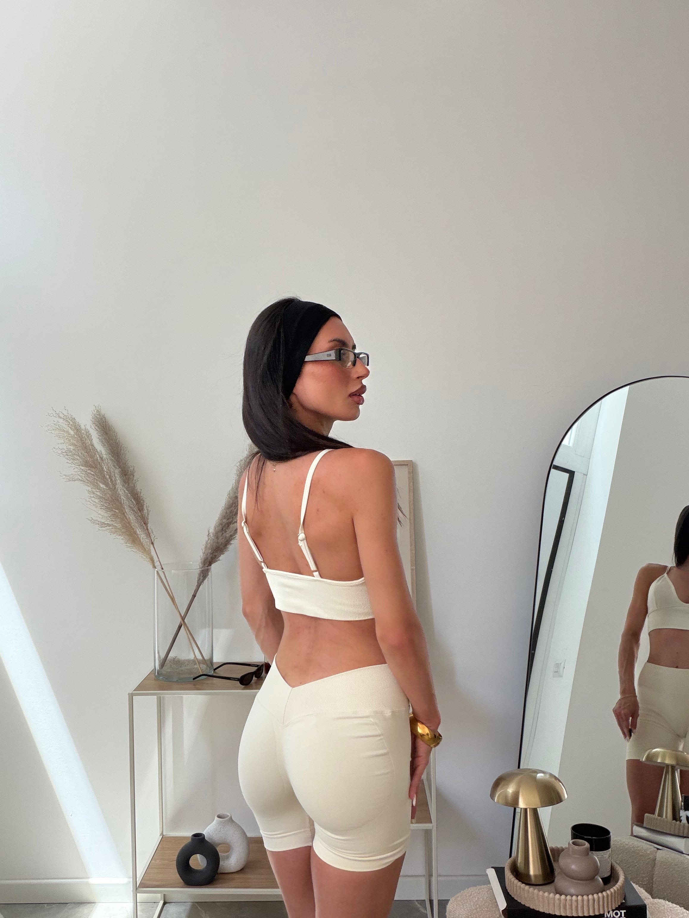 coordinato cream v shape