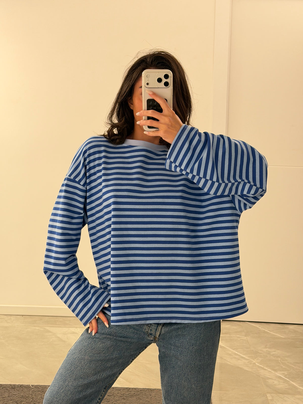 long sleeves lines blue