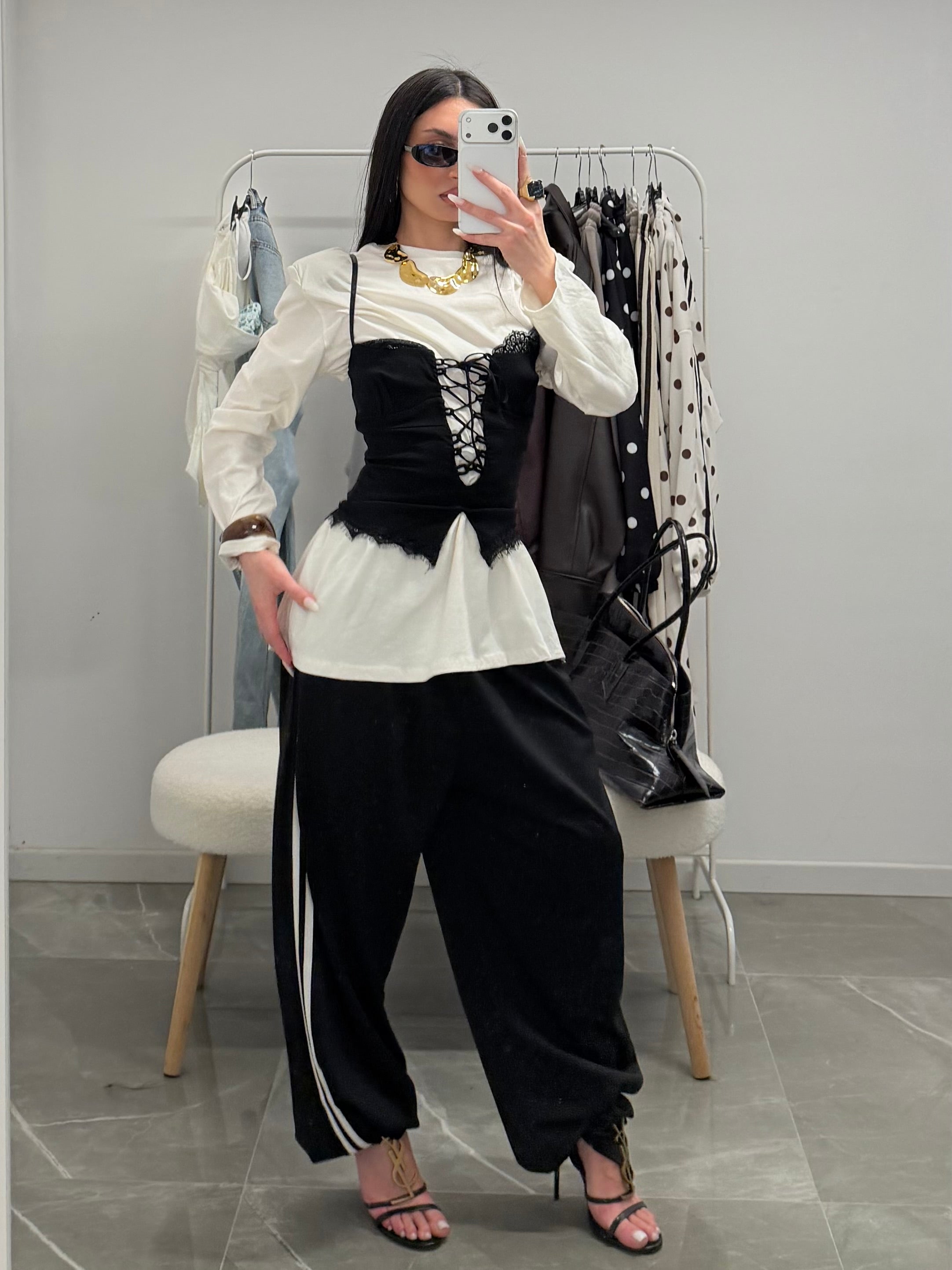 t-shirt oversize con spalline
