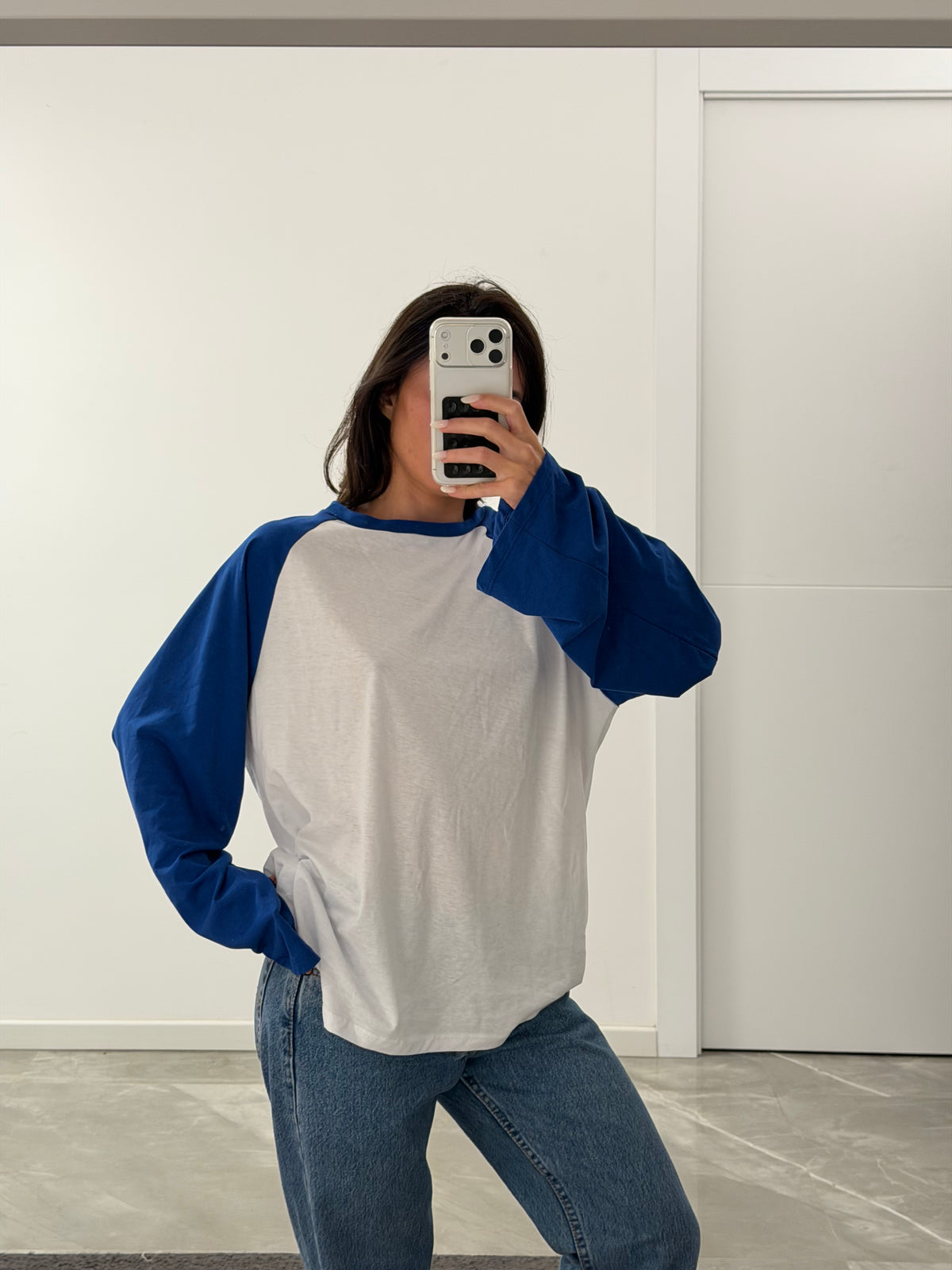 long sleeves white e blue