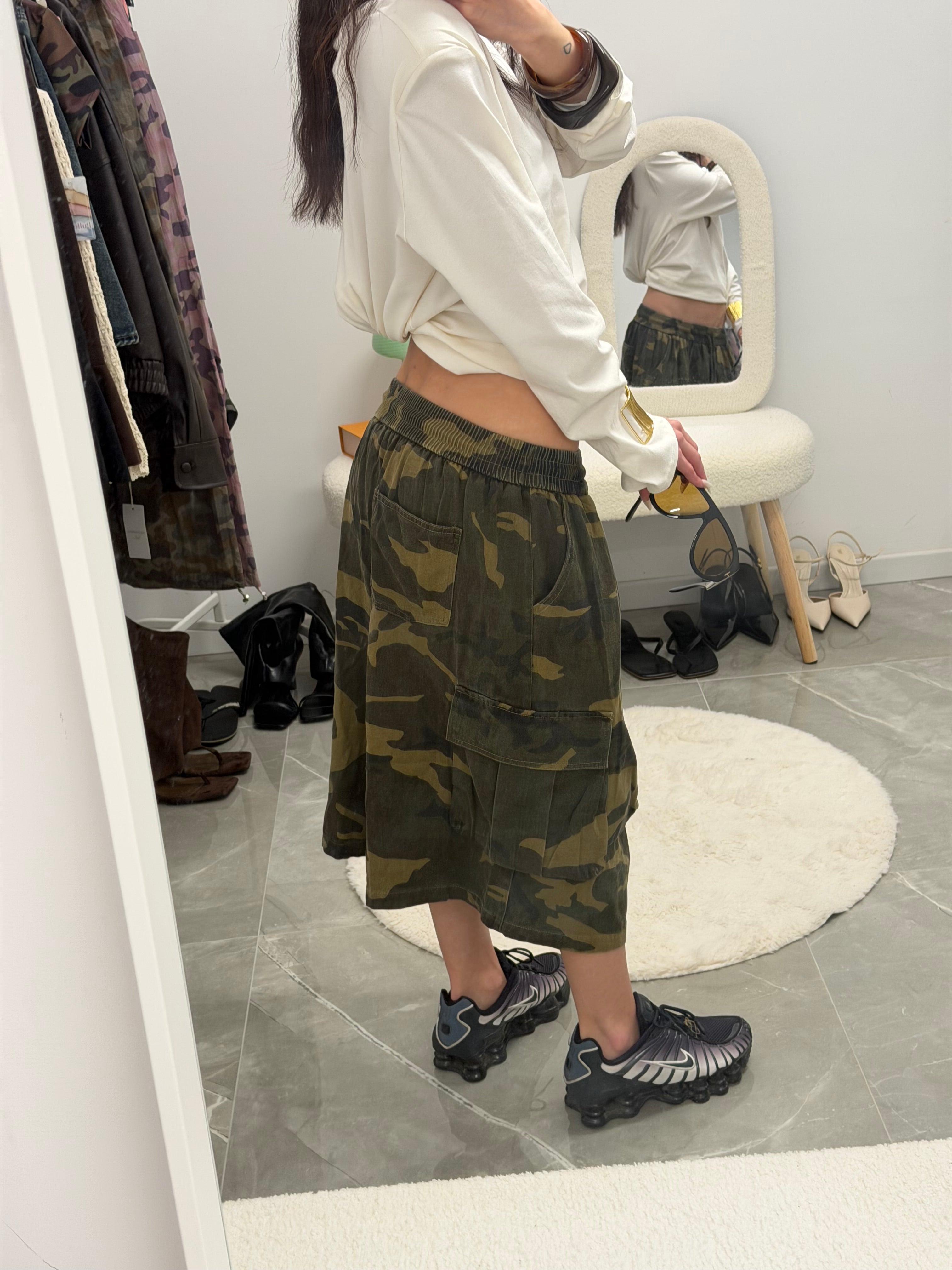 camouflage jorts in tuta