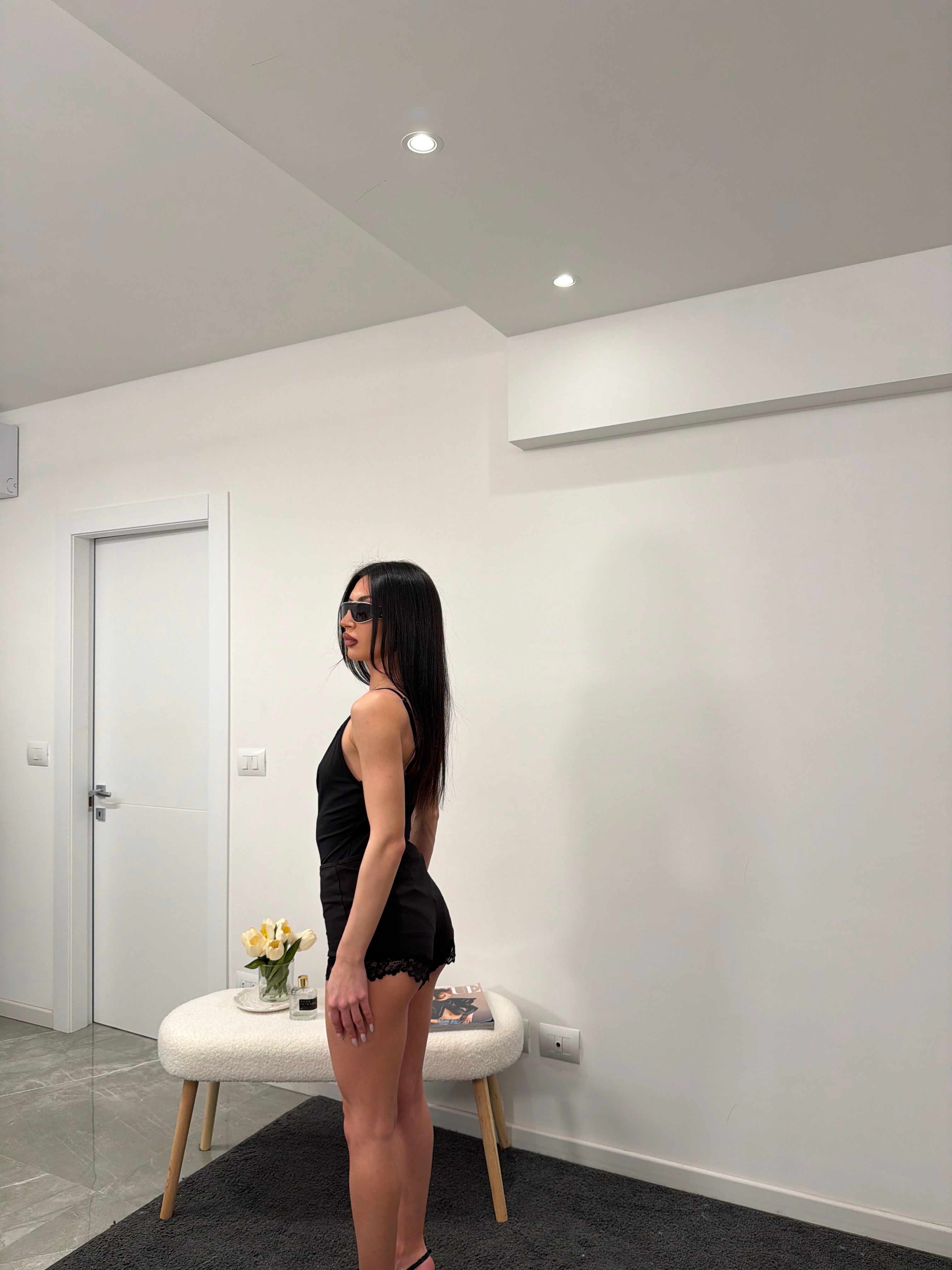 body v cut black